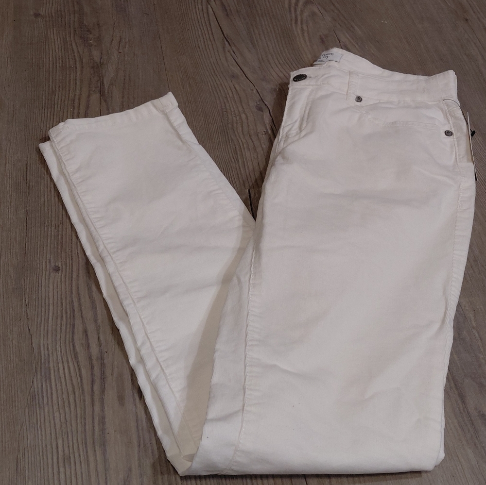 "SOLD" Crown & Ivy Womans Size 2 Cotton Staight Leg Pants NWT